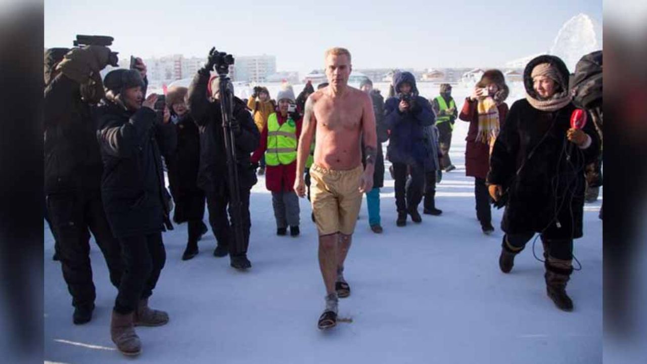 San Valentín bajo cero: Sujeto celebra el amor con extremo reto en la nieve