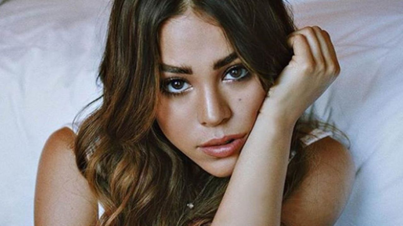 VIDEO: Captan a Danna Paola y Mhoni Vidente como grandes amigas en evento