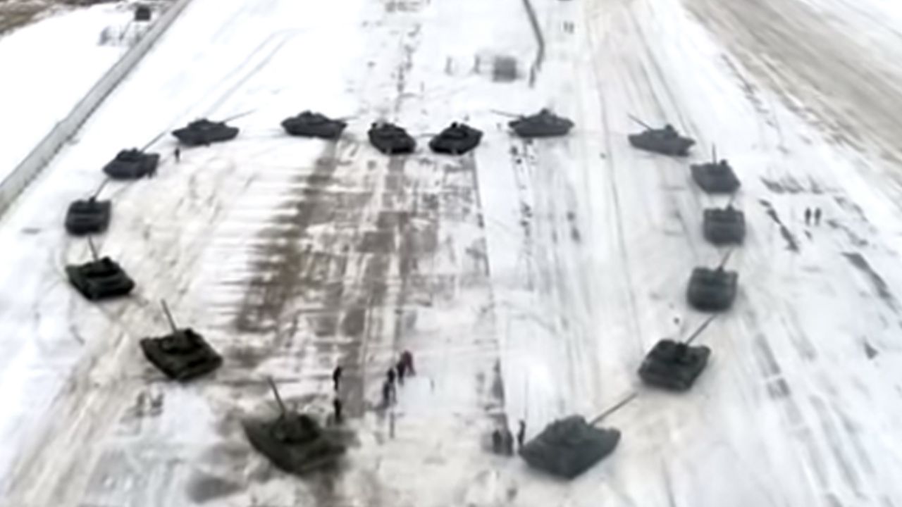 VIDEO: Soldado hace sorprendente propuesta de matrimonio a su novia