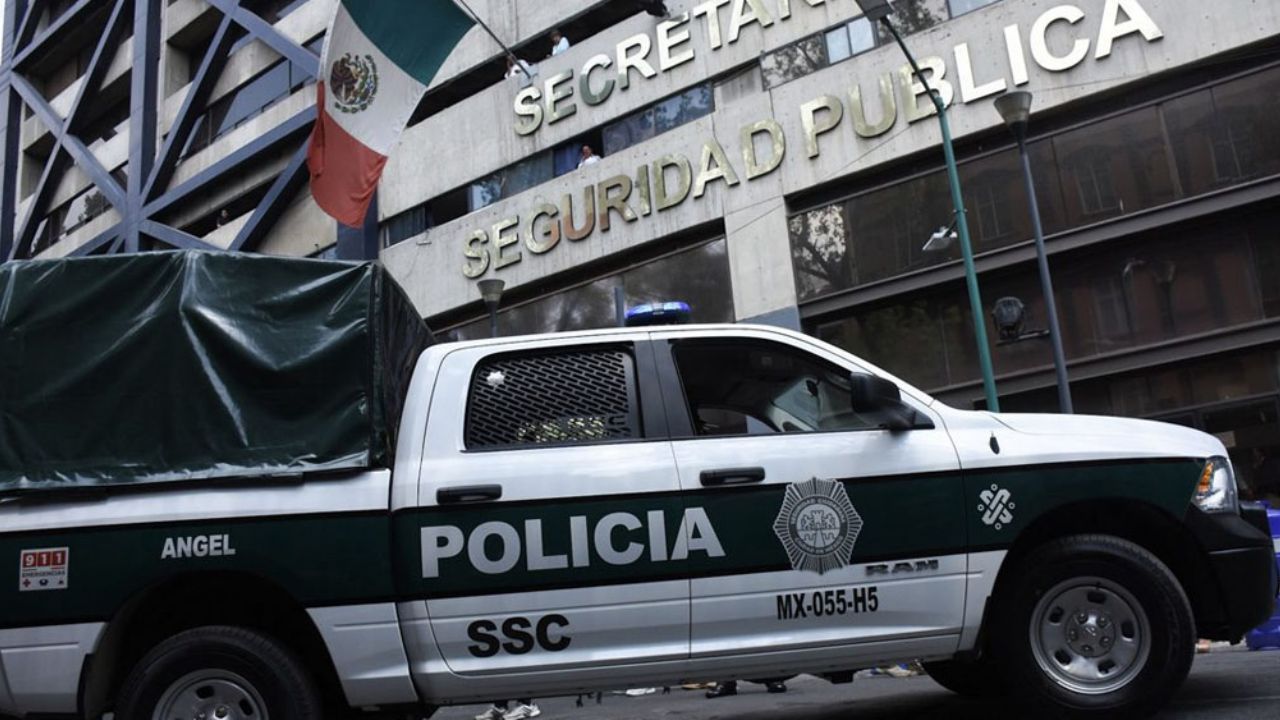 Policías detienen a 10 por intento de extorsión a negocio en CDMX
