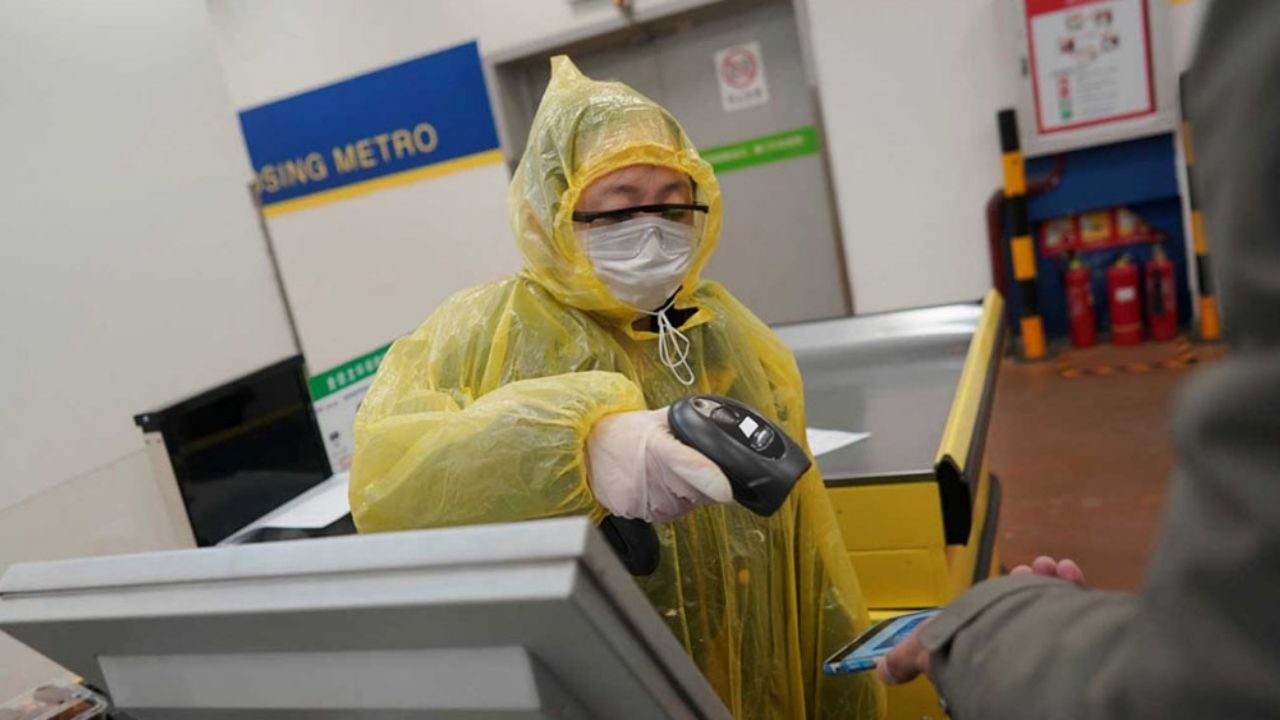 Covid-19: Hasta el dinero ponen en cuarentena por coronavirus en China