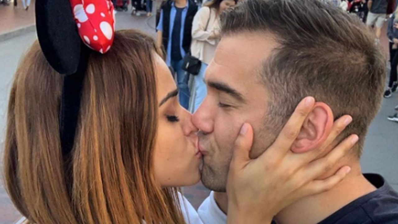 “Qué buenos bollos”: Yanet García da ‘regalito’ a su novio con el trasero al aire