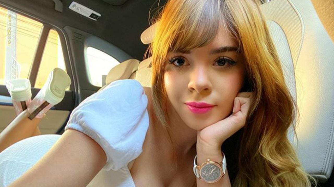 Danyan Cat celebra San Valentín cubierta de espuma y con sexy bikini