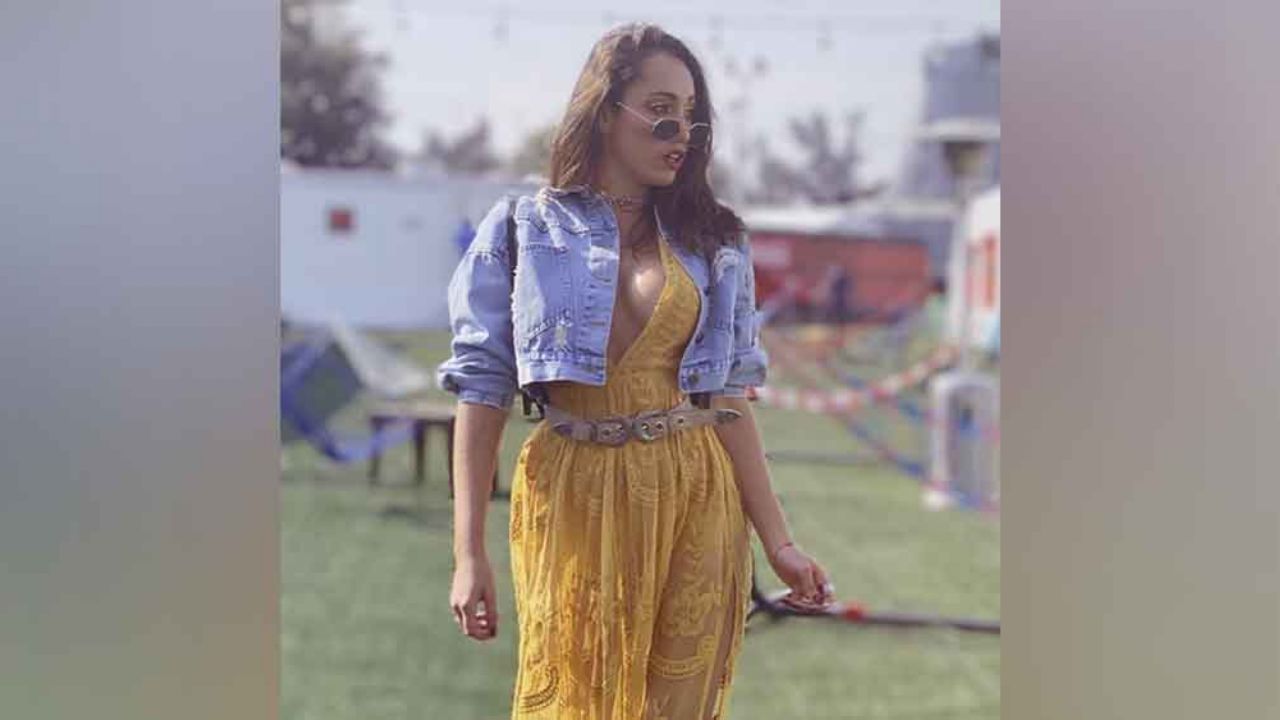 Keyla Caputo hace estallar redes sociales al exhibirse en lencería roja