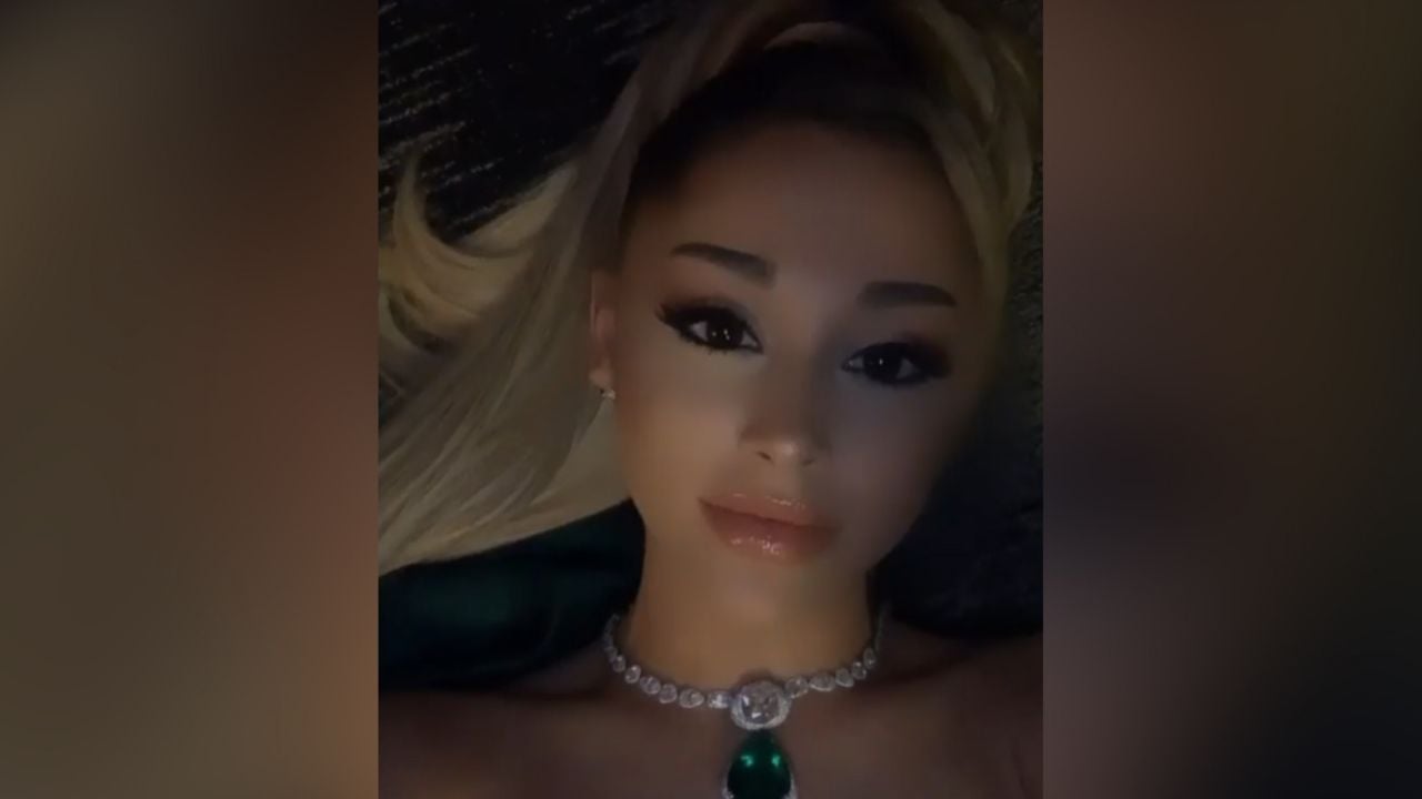Con sensual paso de baile, Ariana Grande sube la temperatura en redes