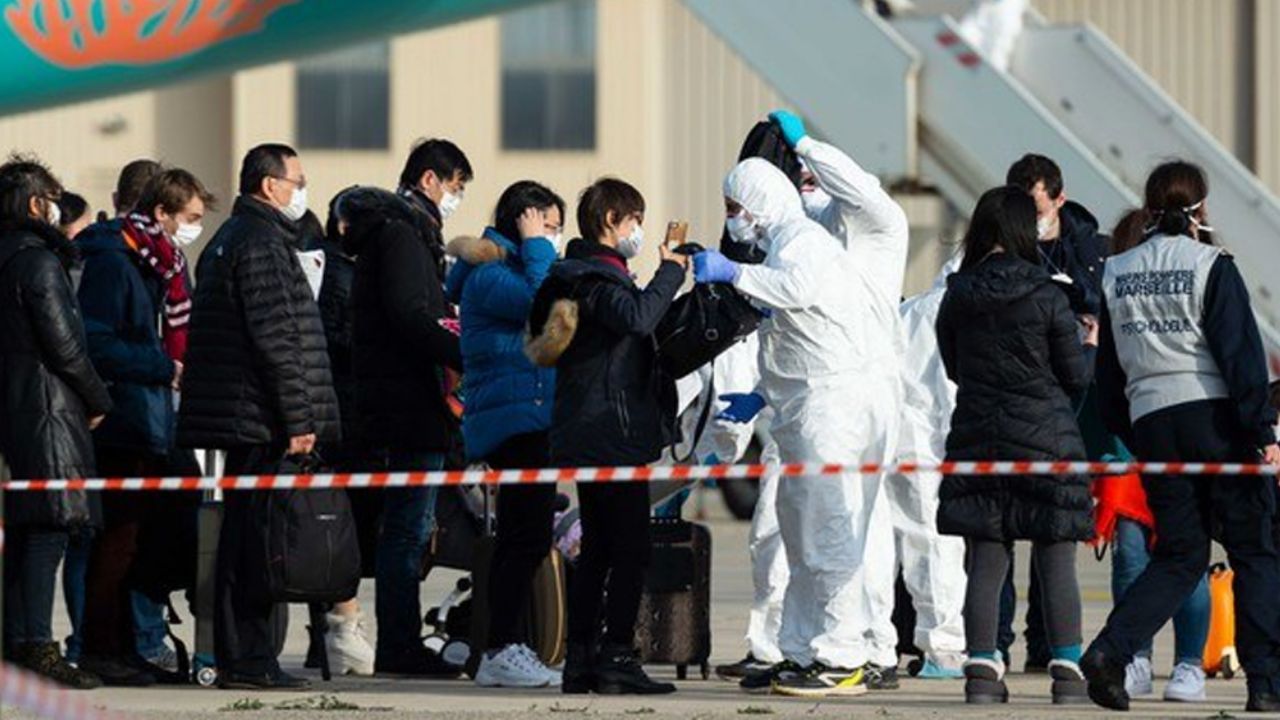 Repatriados mexicanos de Wuhan salen de cuarentena; regresan al país