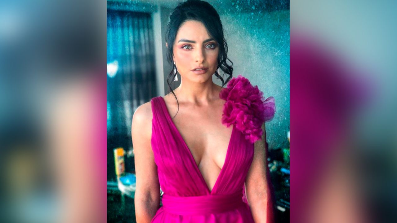 Aislinn Derbez se pone atrevida y enseña los “senotes” en Instagram