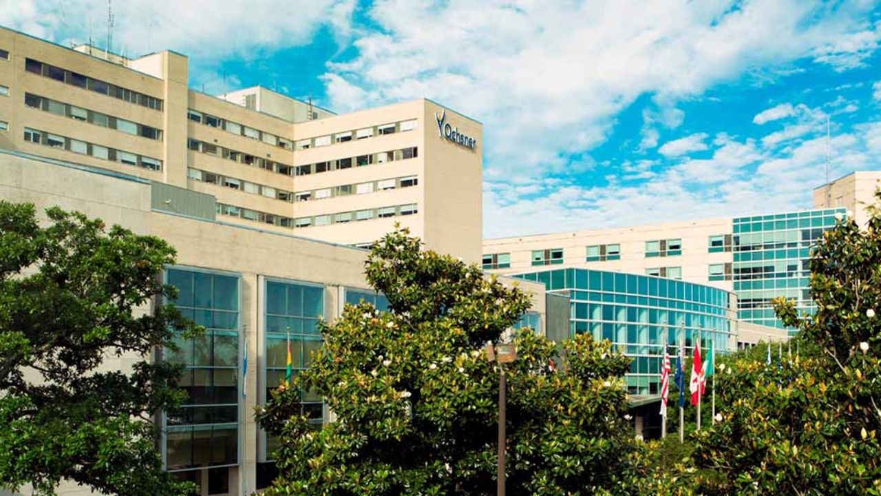 Abuela armada rapta a su propia nieta de hospital; arrolló a guardia para huir