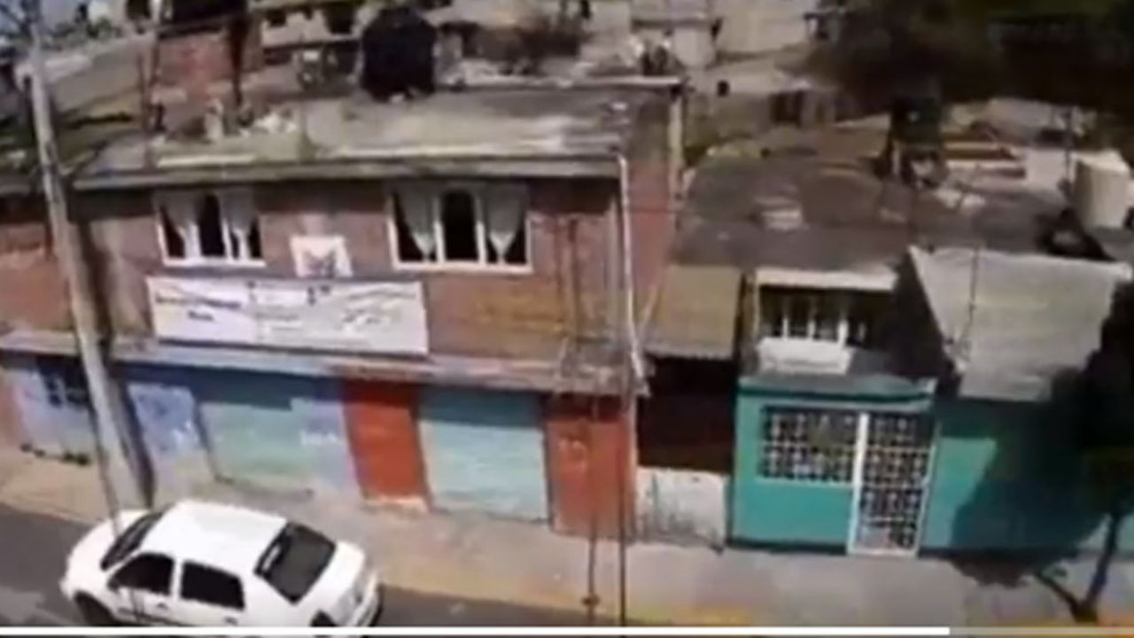 VIDEO: Captan rapto de menor a la luz del día en plena calle del Edomex