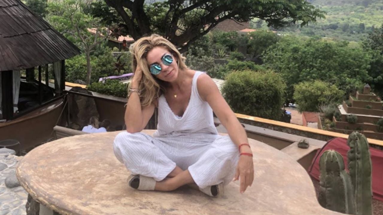 ¡Señorona! A sus 56 años, Rocío Sánchez Azuara luce sus curvas en traje de baño