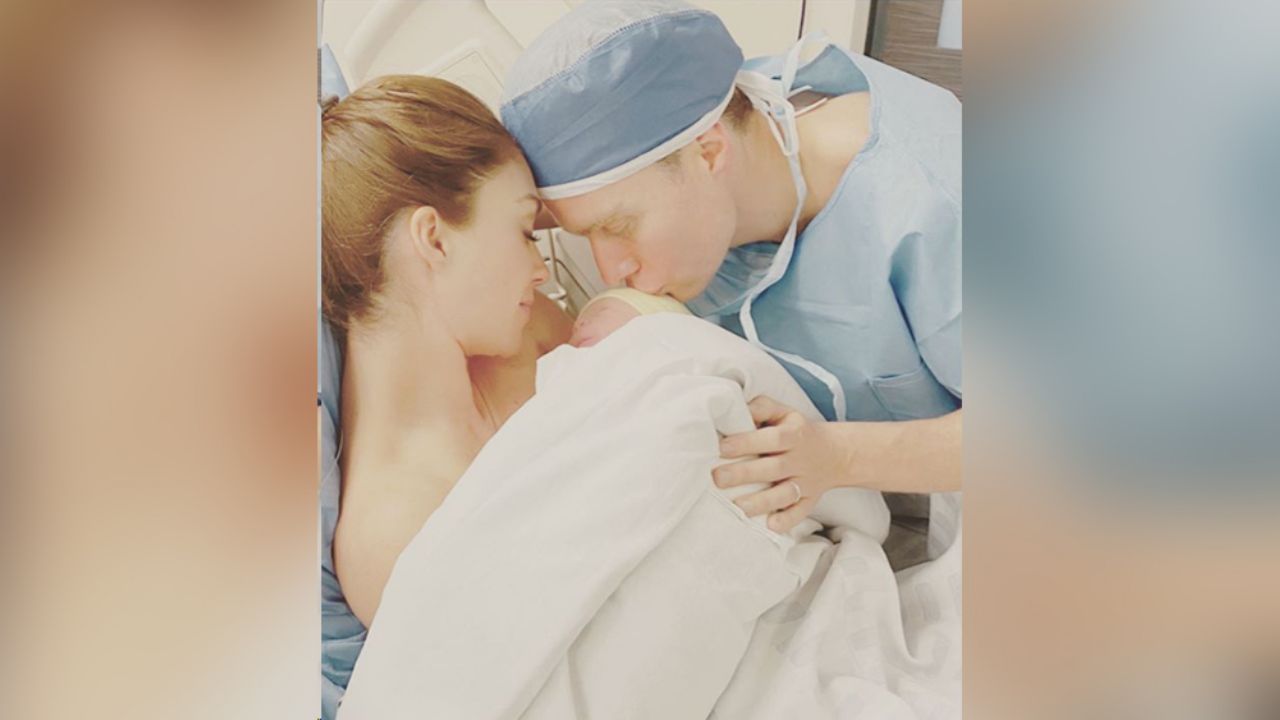 ¡No lo creerás! Anahí impacta al lucir su figura a solo 14 días de dar a luz