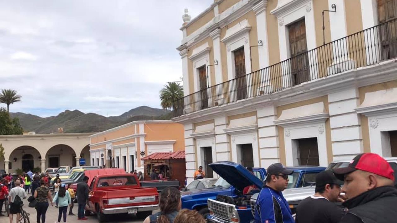 En Álamos presentan autos clásicos en la tradicional exhibición anual