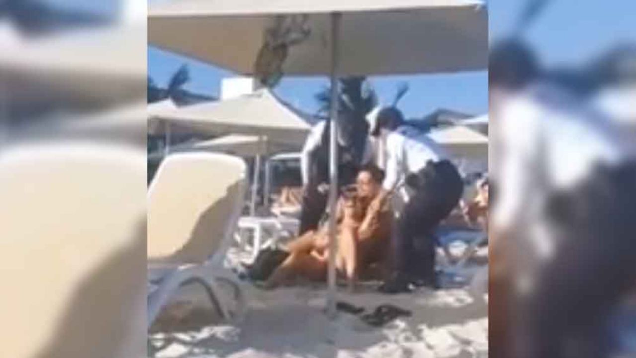 Por no consumir, expulsan a turistas de playa al ser arrastrados por policías