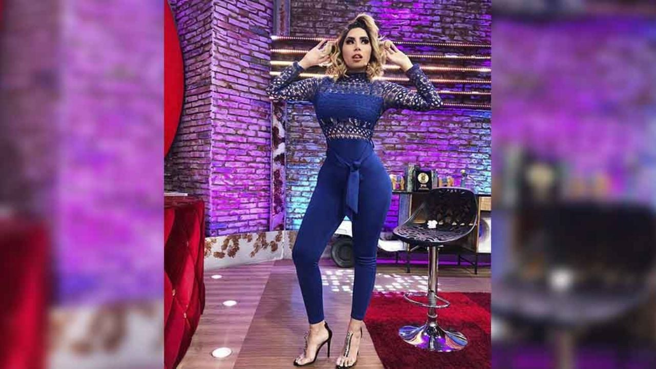 ‘La Bebeshita’ se exhibe en imponente vestido arriba de un carrusel