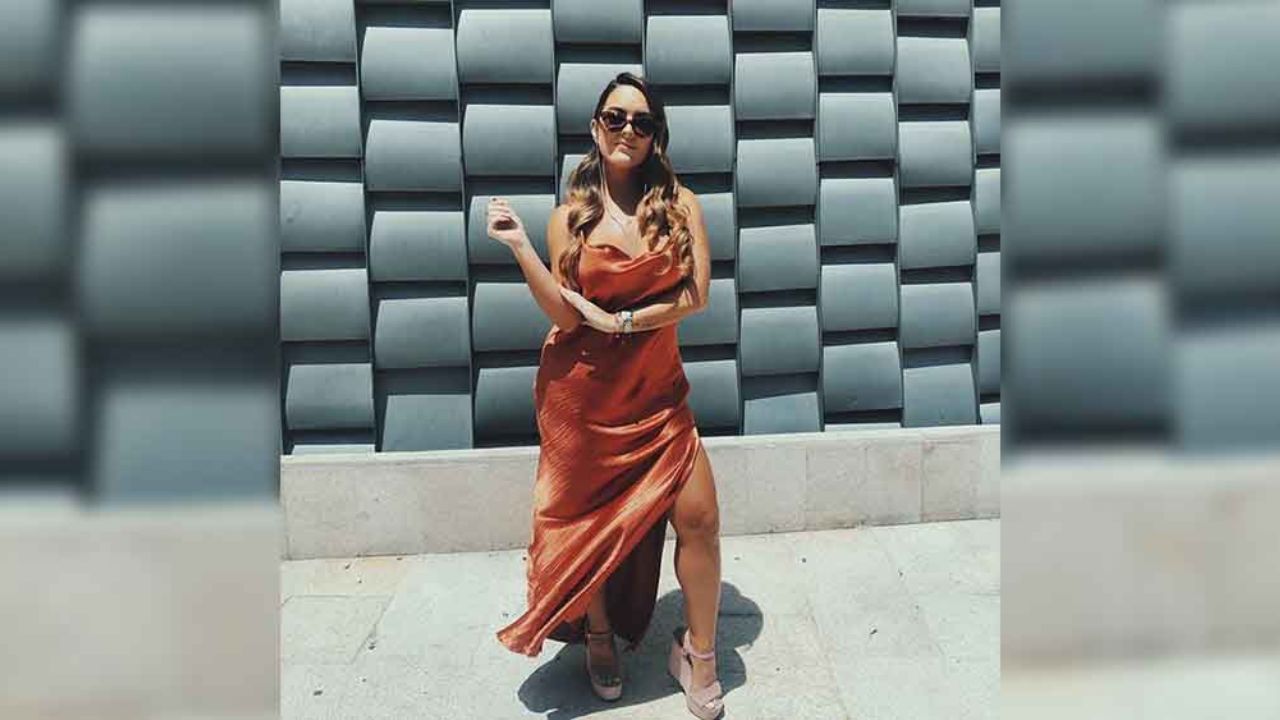 “Tremenda”: Patty López de la Cerda luce un discreto escote arriba de la cama