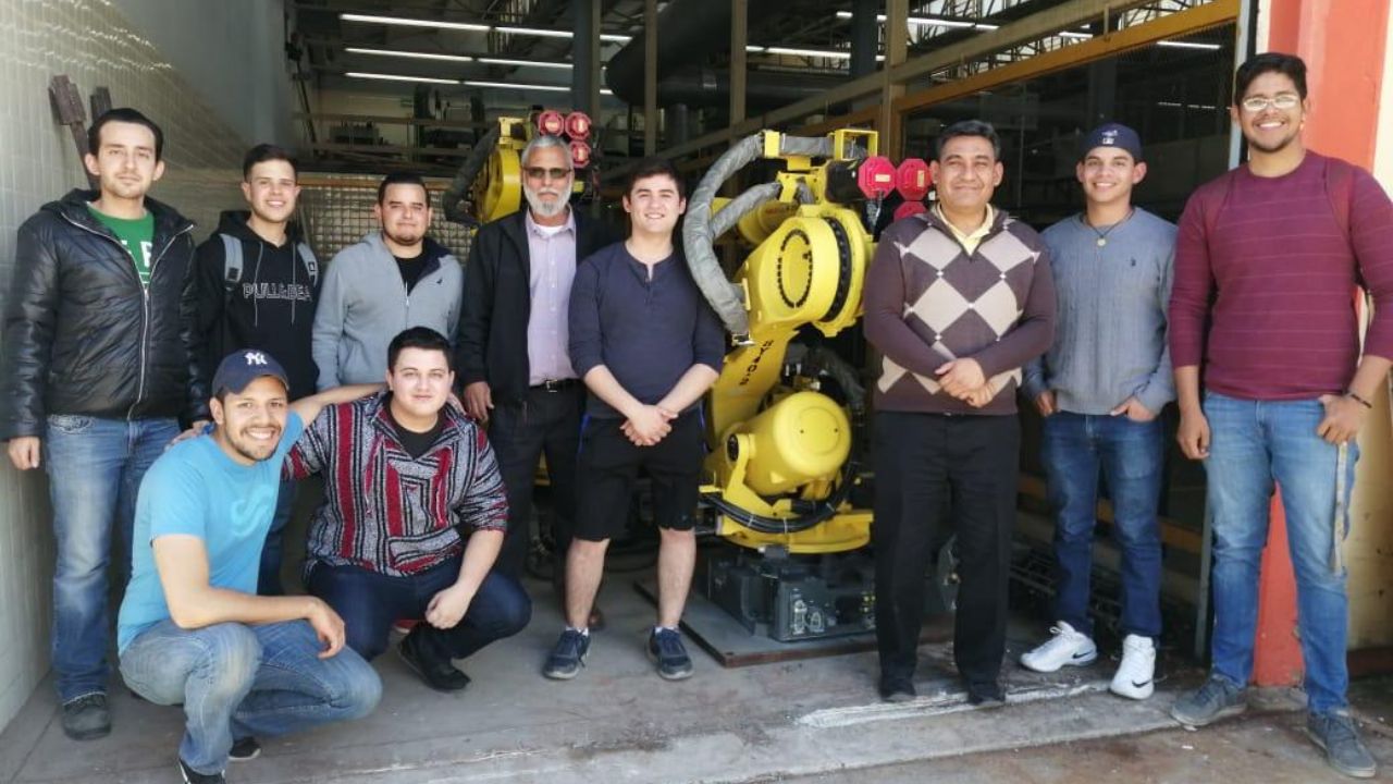 El ITH recibe donación de robot de Planta Ford de Hermosillo