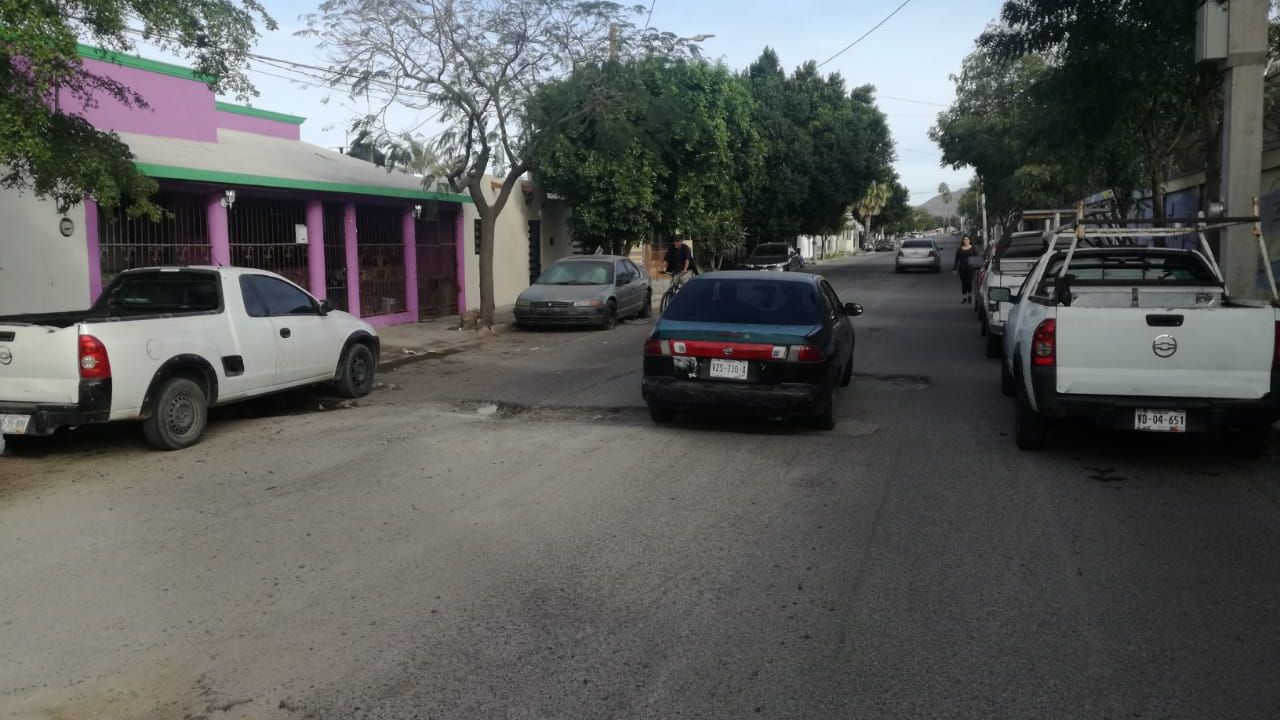 Vecinos piden tapar baches en el sector de la Balderrama, Hermosillo