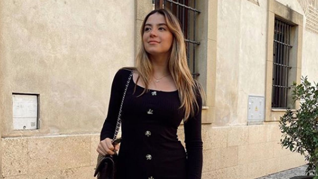 Sarah Kohan, esposa de ‘Chicharito’, luce espectacular bikini tras dar a luz