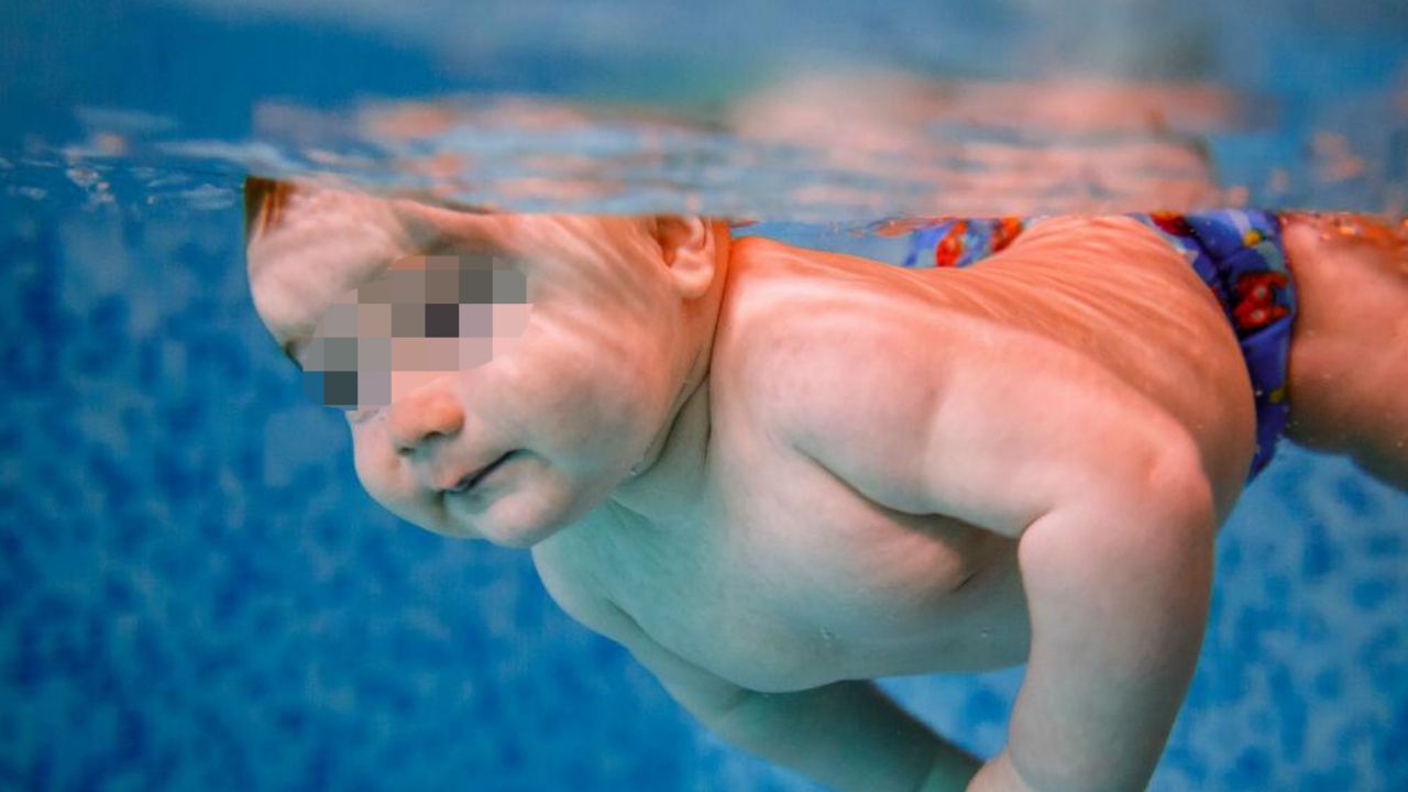 FUERTE VIDEO: Mujer y niña consiguen rescatar a bebé de morir ahogado