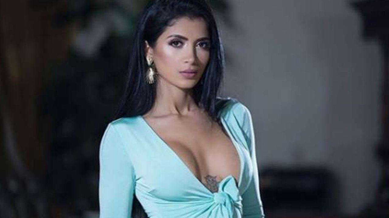 “Se te derrite el silicón”: Kimberly Flores luce bikini y critican sus “senos caídos”