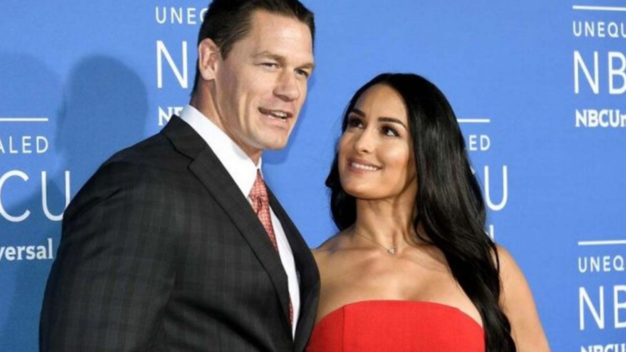 ¿Comprometidos? Novia de John Cena es vista con brillante anillo en carnaval
