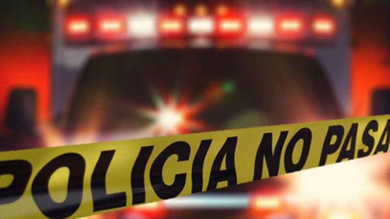 Conductor muere al perder el control y estrellarse contra un domicilio