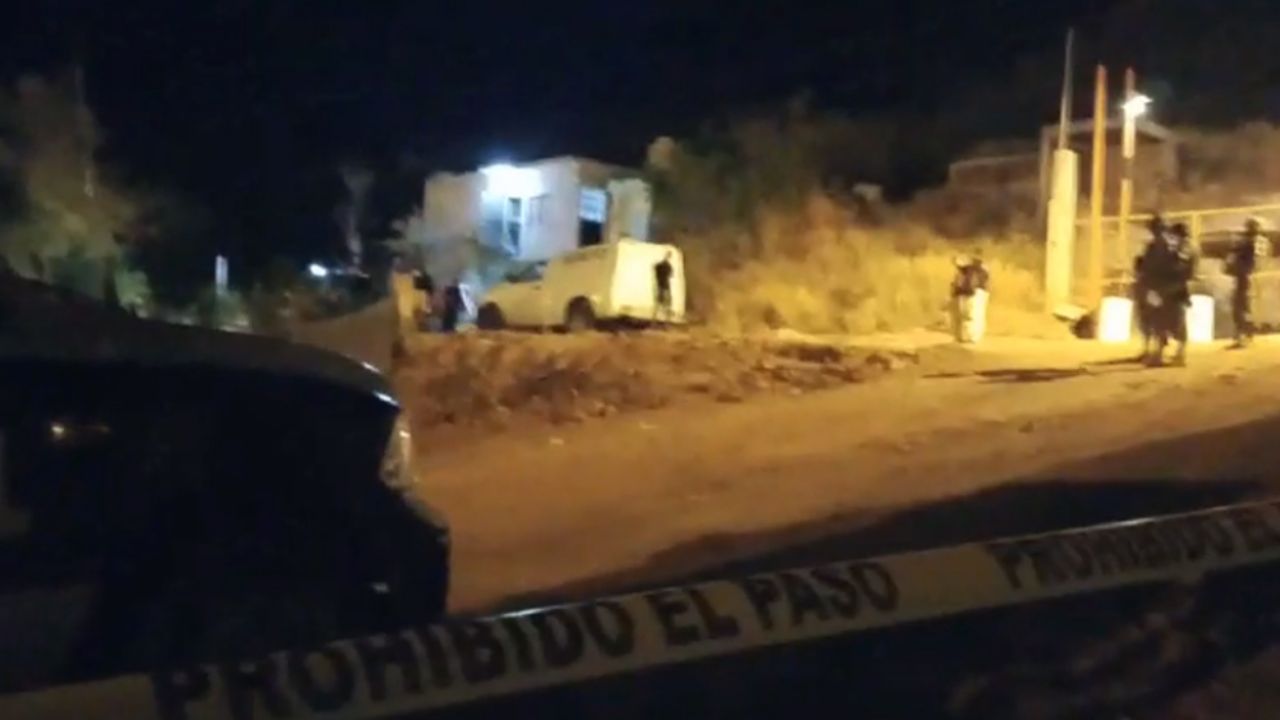 Gatilleros irrumpen en domicilio de oficial de policía y la privan de la vida
