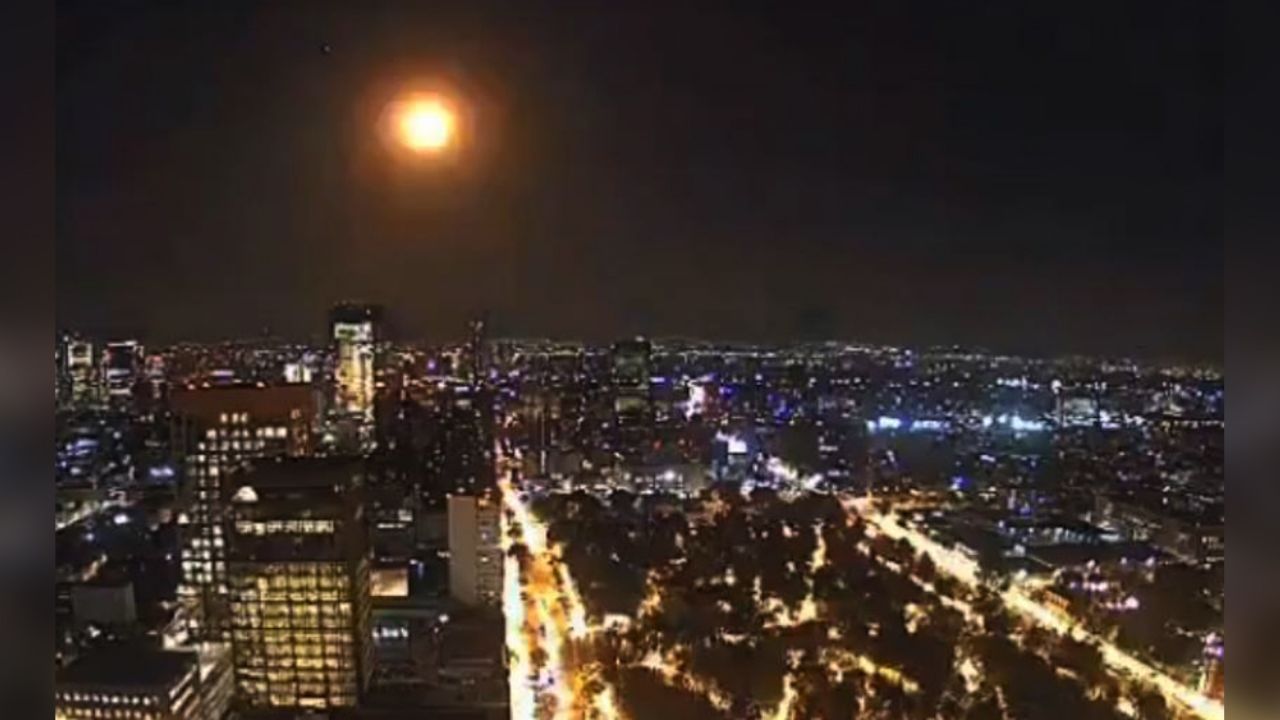 Filtran video del impactante meteorito visto desde el volcán Popocatépetl