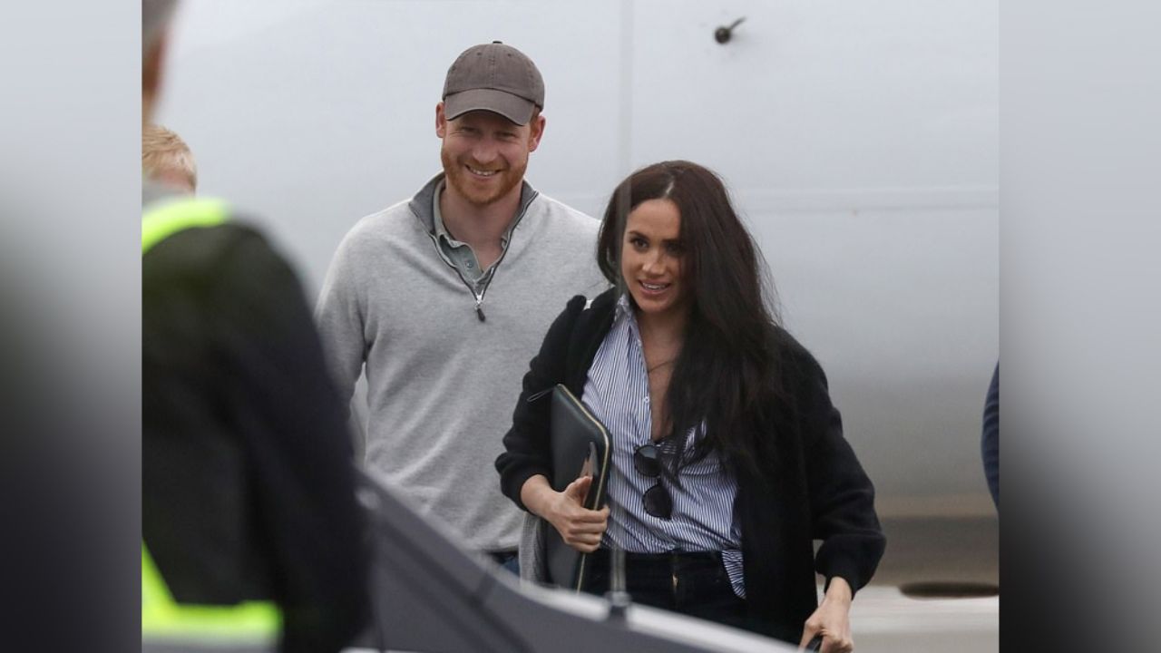 Como un ciudadano más, Harry sale de compras en jeans y despreocupado