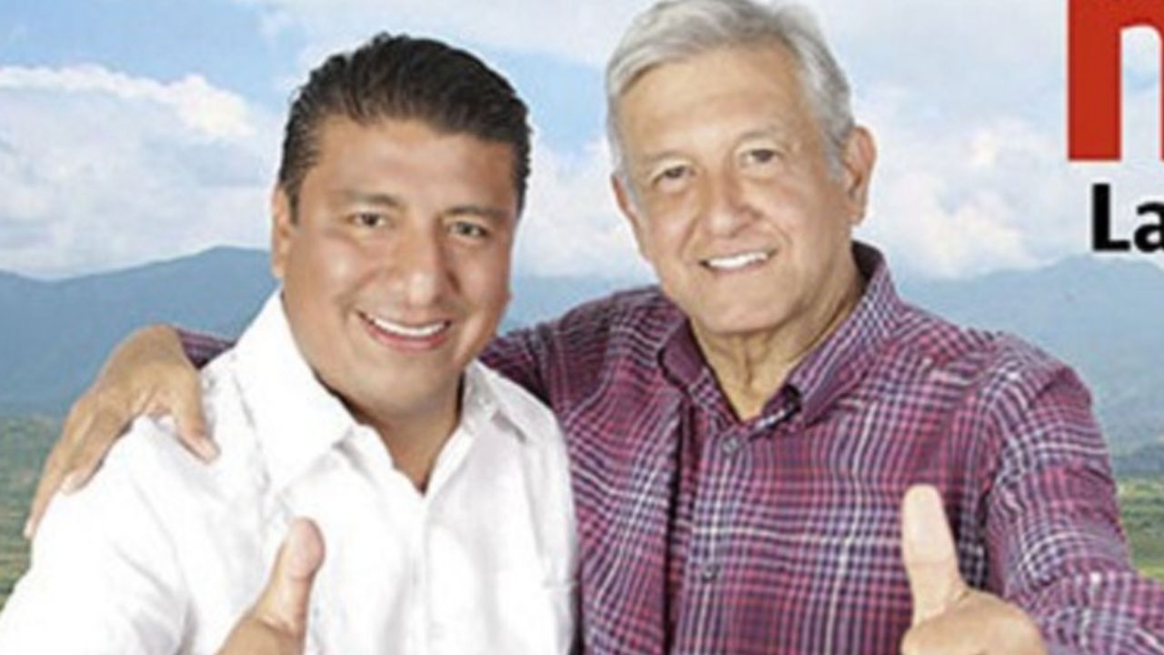 VIDEO: Exhiben en cantina a diputado de Morena cuando manosea a mesera