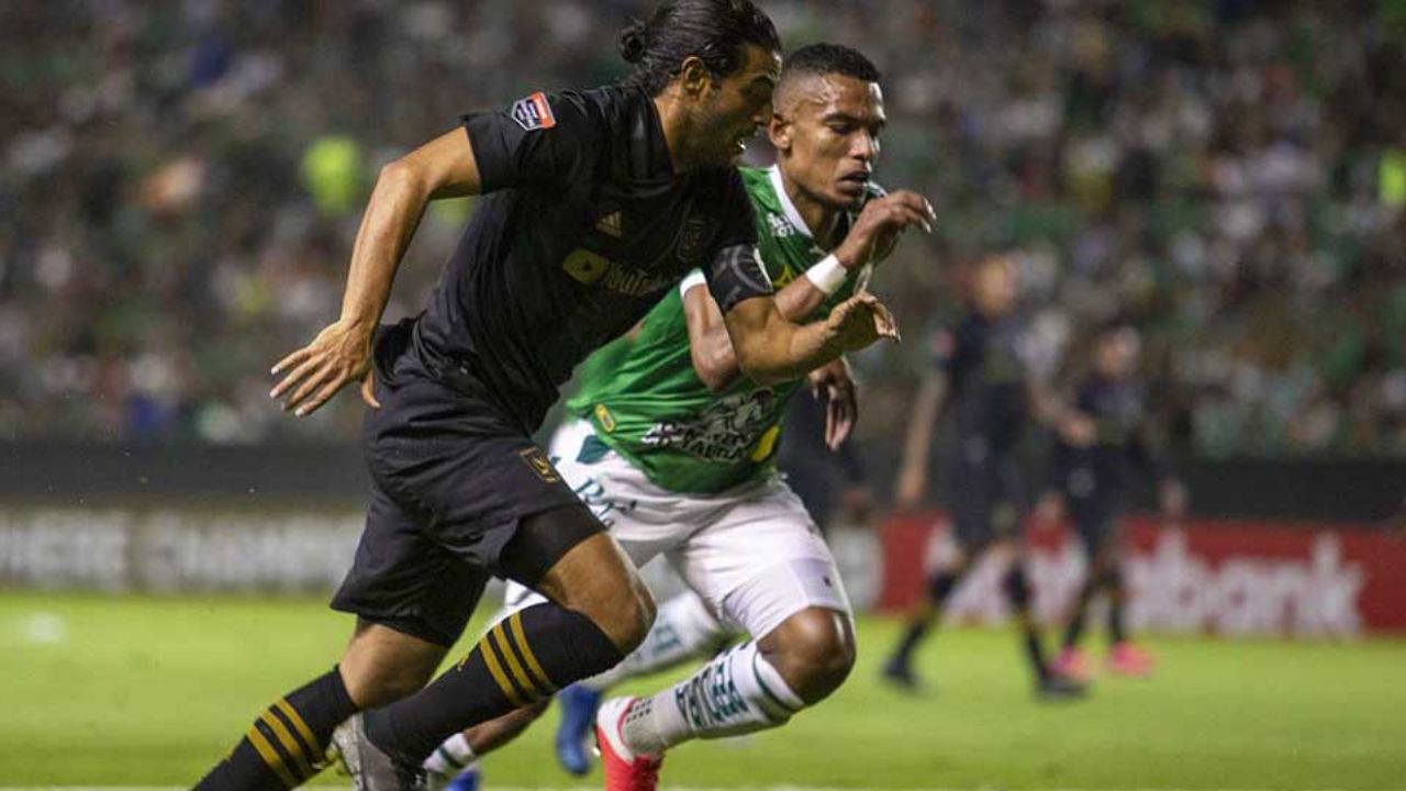 “¡Borracho! ¡Gordo!”: Los insultos sobre Carlos Vela en su visita a León