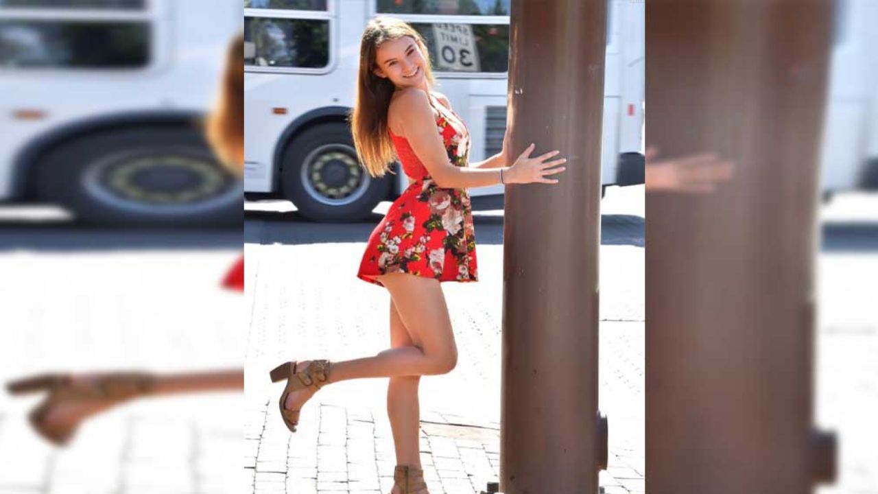 Vecinos de una biblioteca, molestos con la pornografía entre libros de Ellie Eilish