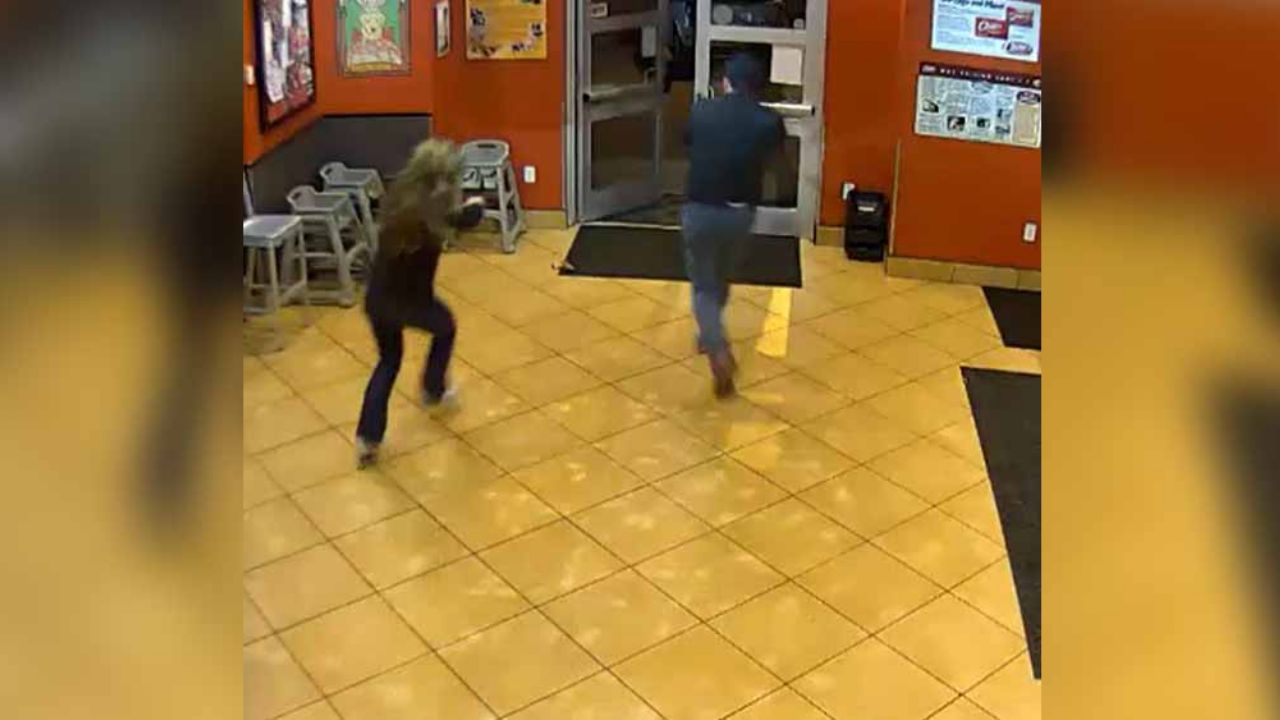 VIDEO: Pareja de policías interrumpe su cita romántica para atrapar a asaltante