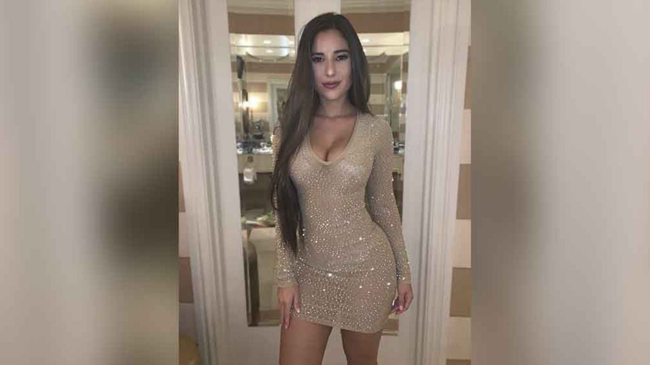 Playa, Sol y arena: Angie Varona luce sus encantos en diminuto traje de baño