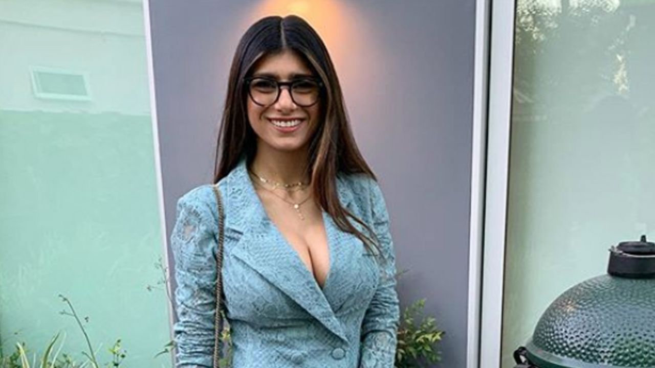 VIDEO: Mia Khalifa demuestra que no es una chica frágil con fuerte ejercicio