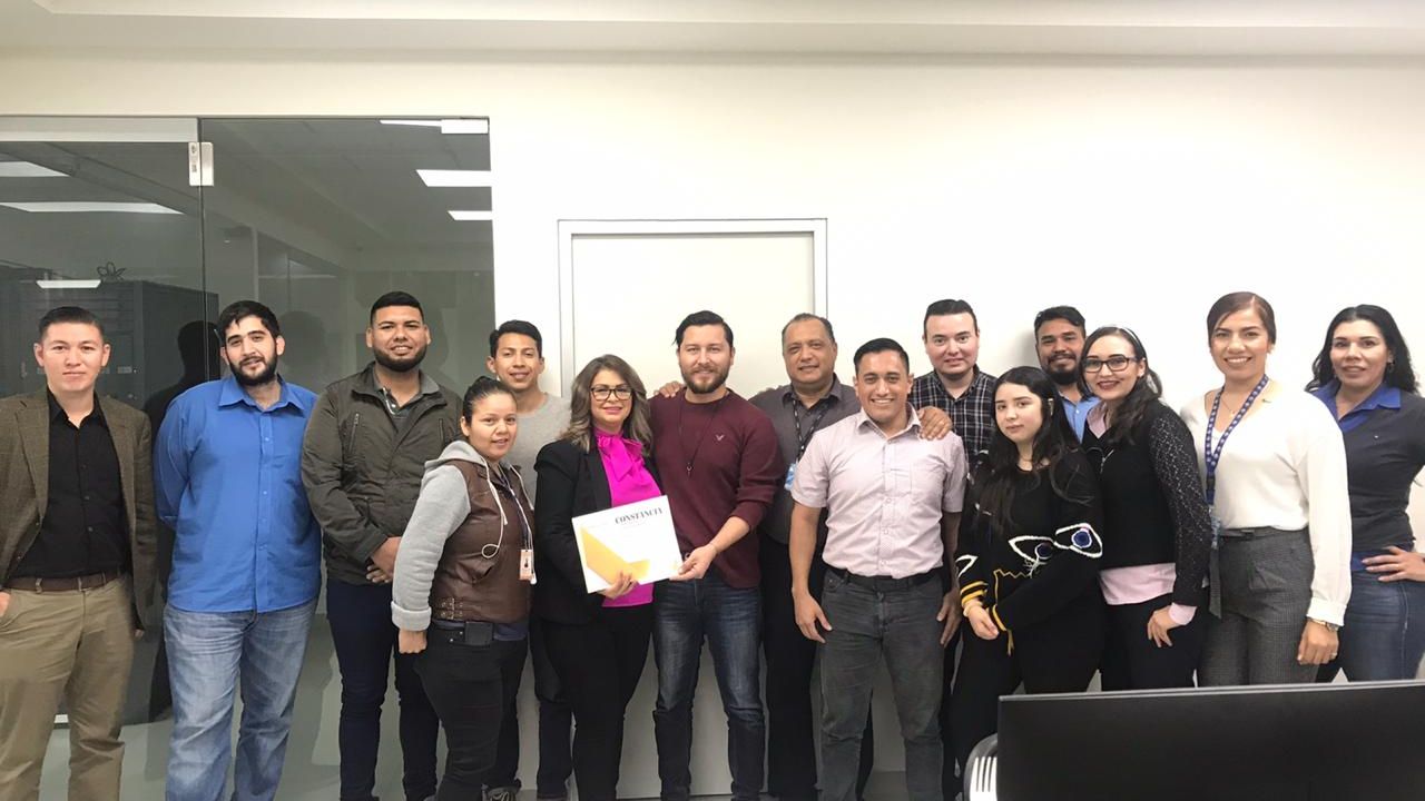 María Isabel Martínez Flores imparte conferencia en Tribuna Sonora