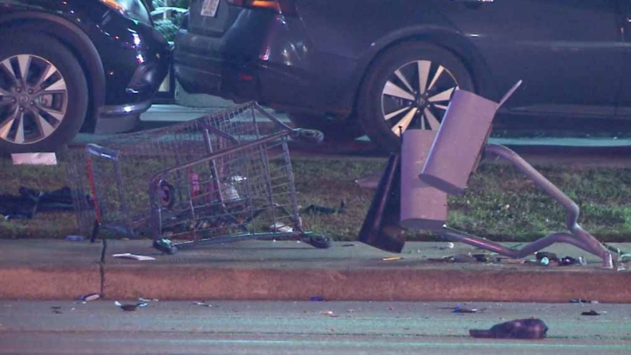 Sujeto ebrio arrolla a hombre y viaja con su cuerpo destrozado hasta llegar a bar