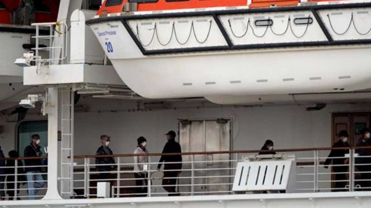 Coronavirus: Mueren dos pasajeros del crucero atracado en puerto de Japón