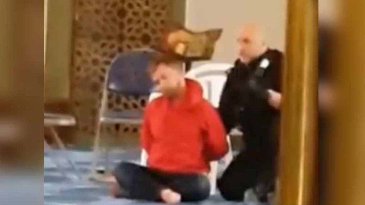 Alerta en Londres: Sujeto irrumpe en mezquita y apuñala a hombre