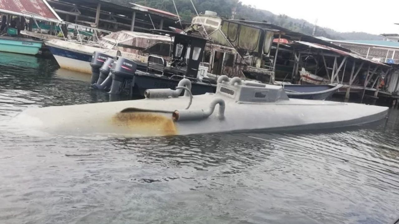 Panamá: Interceptan narcosubmarino con 5 toneladas de droga y colombianos