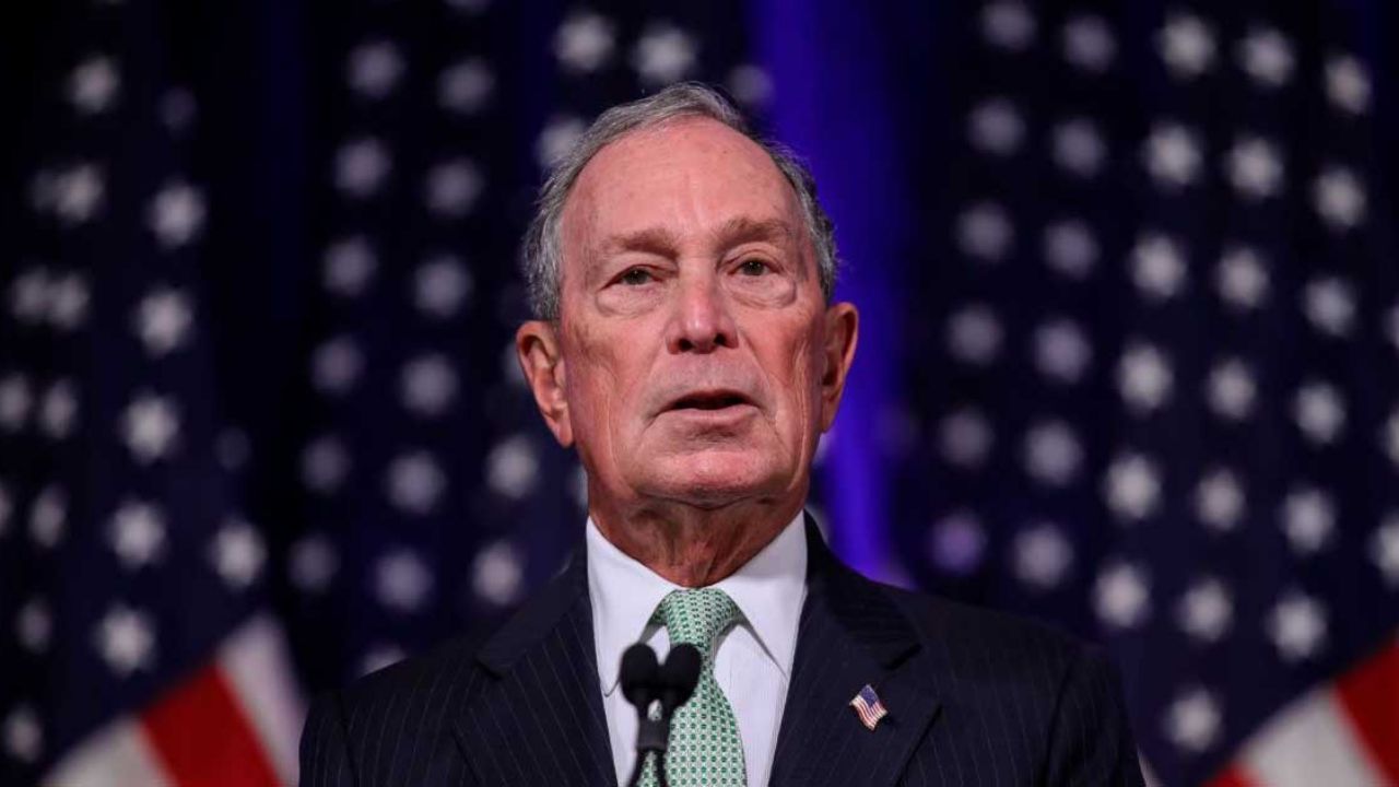 Mike Bloomberg ofrece 2500 dólares para sumarse a su campaña en redes