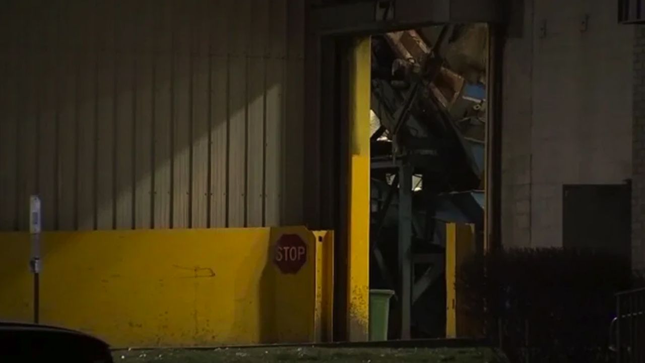 Cadáveres de dos bebés son hallados dentro de un centro de reciclaje en EU