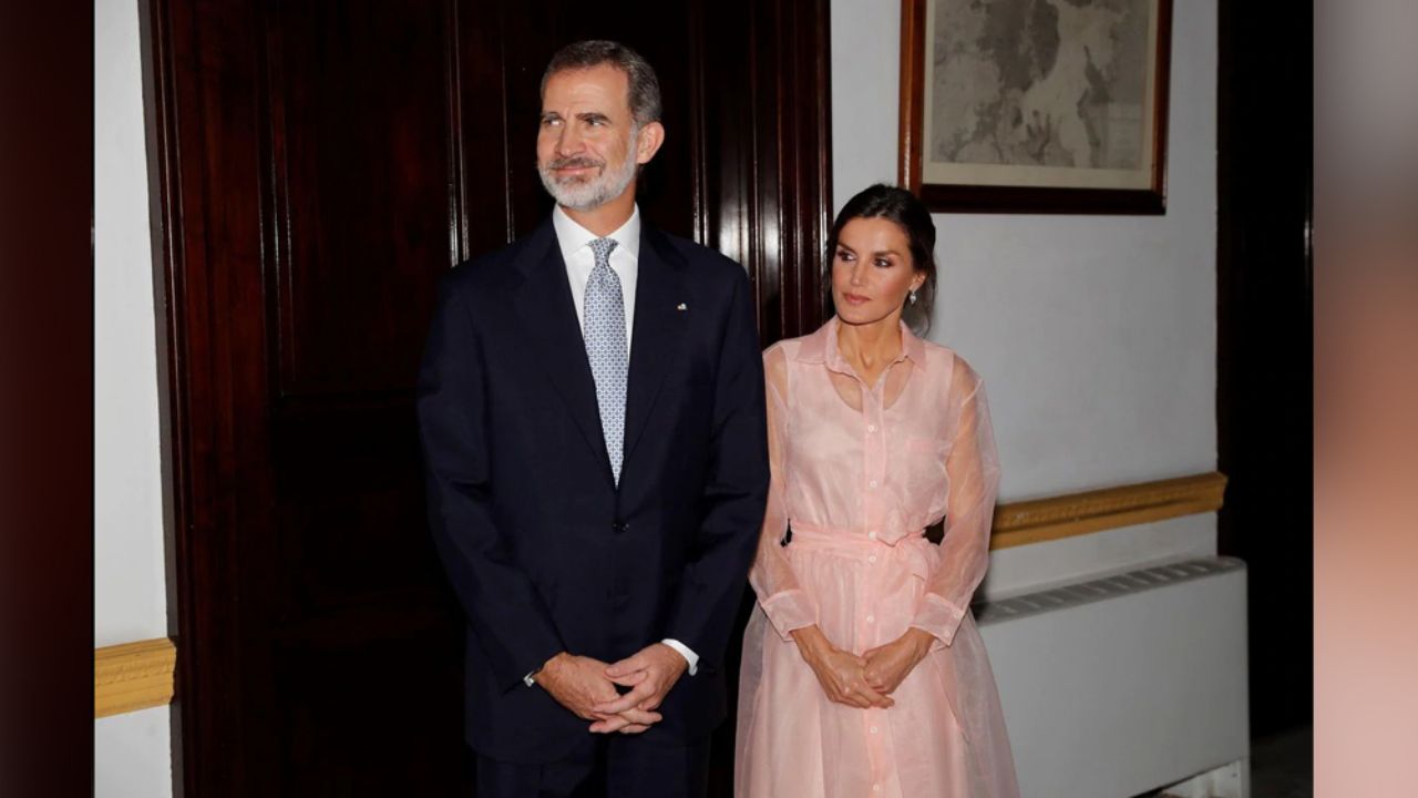 ¡Como nunca los habían visto! Filtran románticas fotos de reyes de España