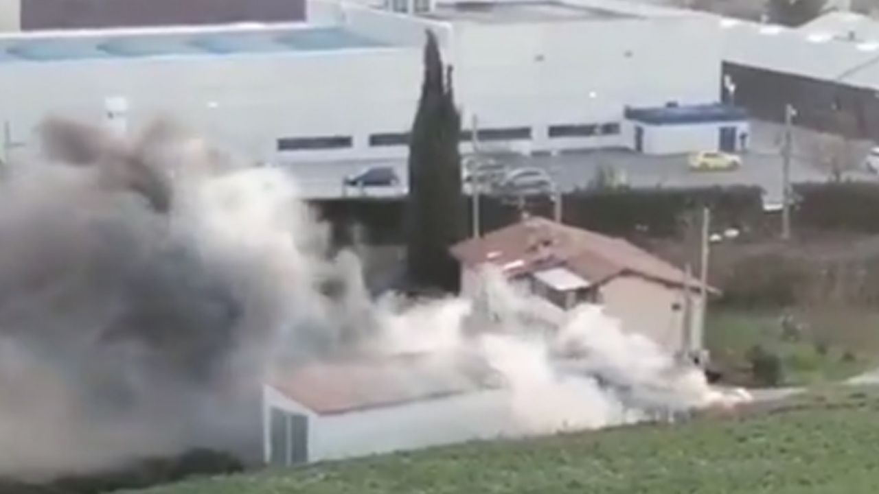 VIDEO: Avión pequeño se desploma en España; no hay reporte de víctimas