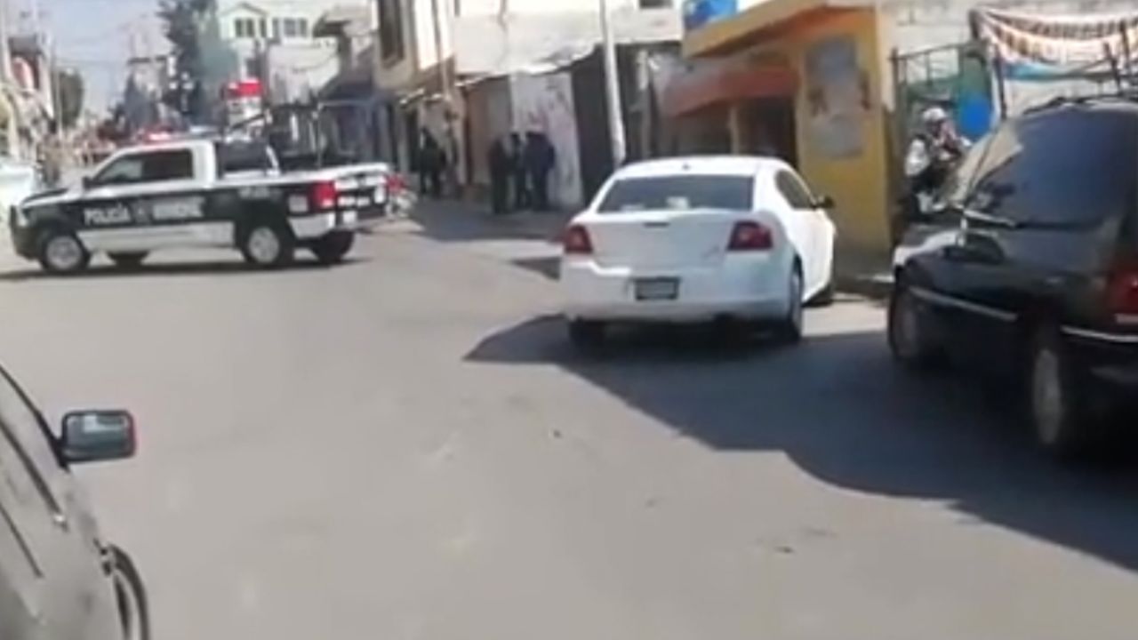 Comando armado ataca a tortillería por no pagar extorsión; fallece una joven