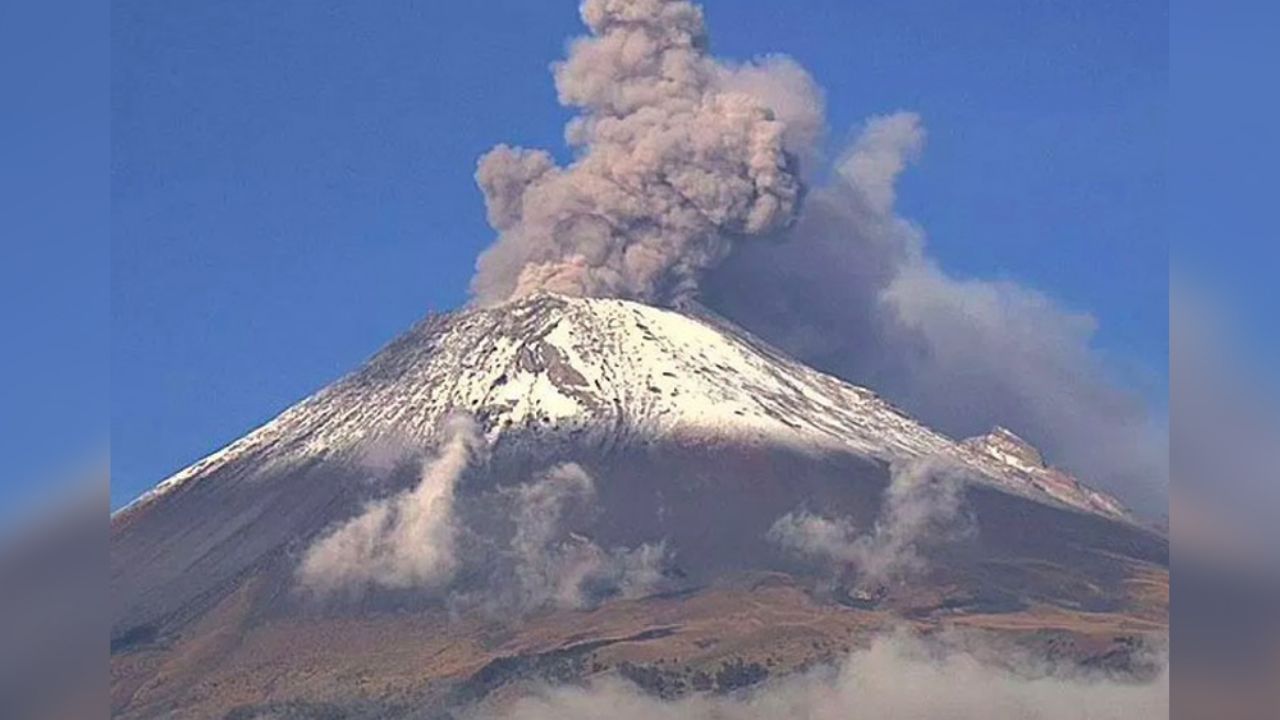 Popocatépetl emite columna de cenizas; se mantiene la alerta Amarillo Fase 2