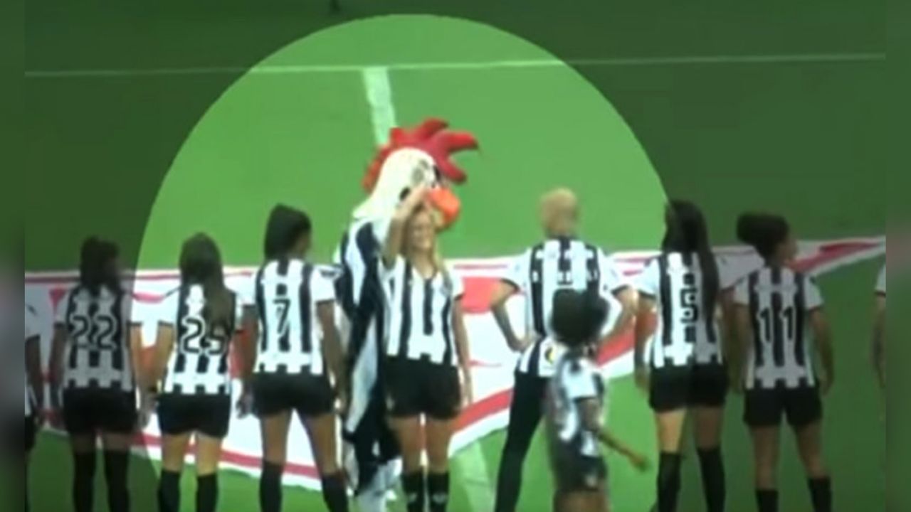 Mascota del Mineiro pierde su trabajo tras gesto machista con jugadora