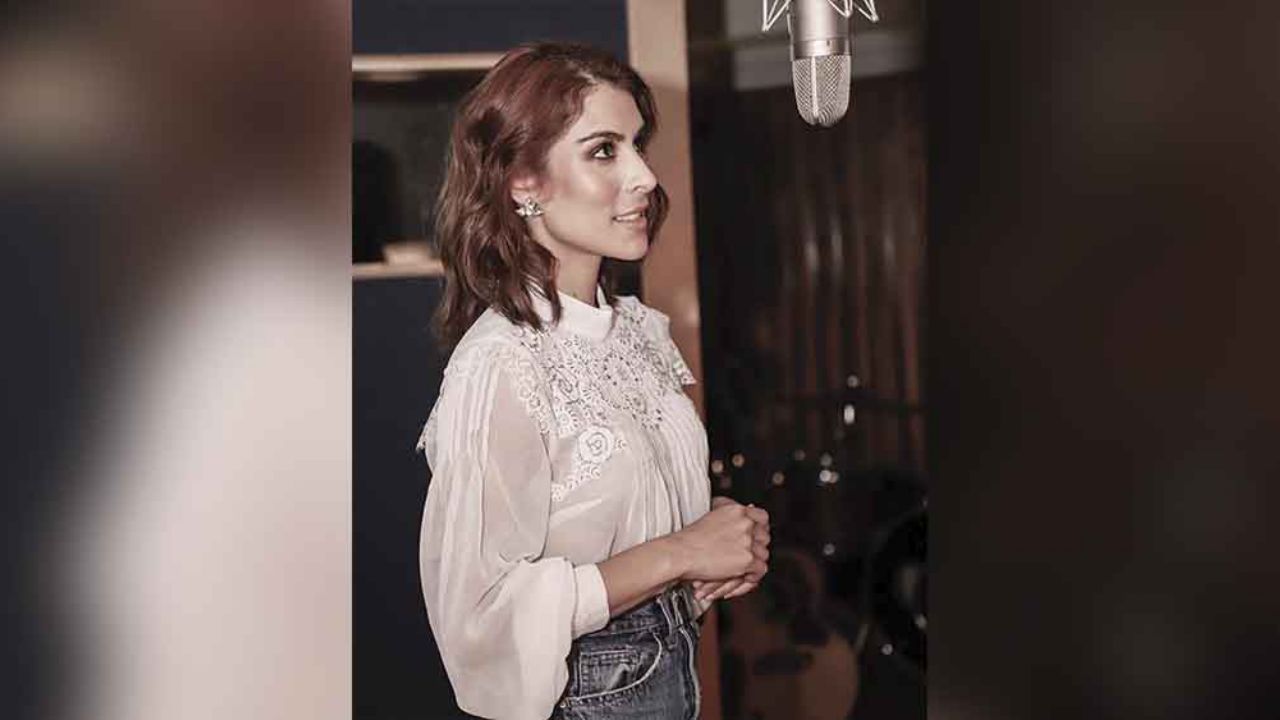 María León sorprende a fans con el detrás de cámara de ‘Perro Amor’