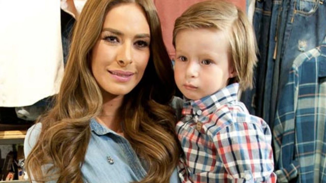 FOTO: Llaman “mala madre” a Galilea Montijo por rapar la cabeza de Mateo