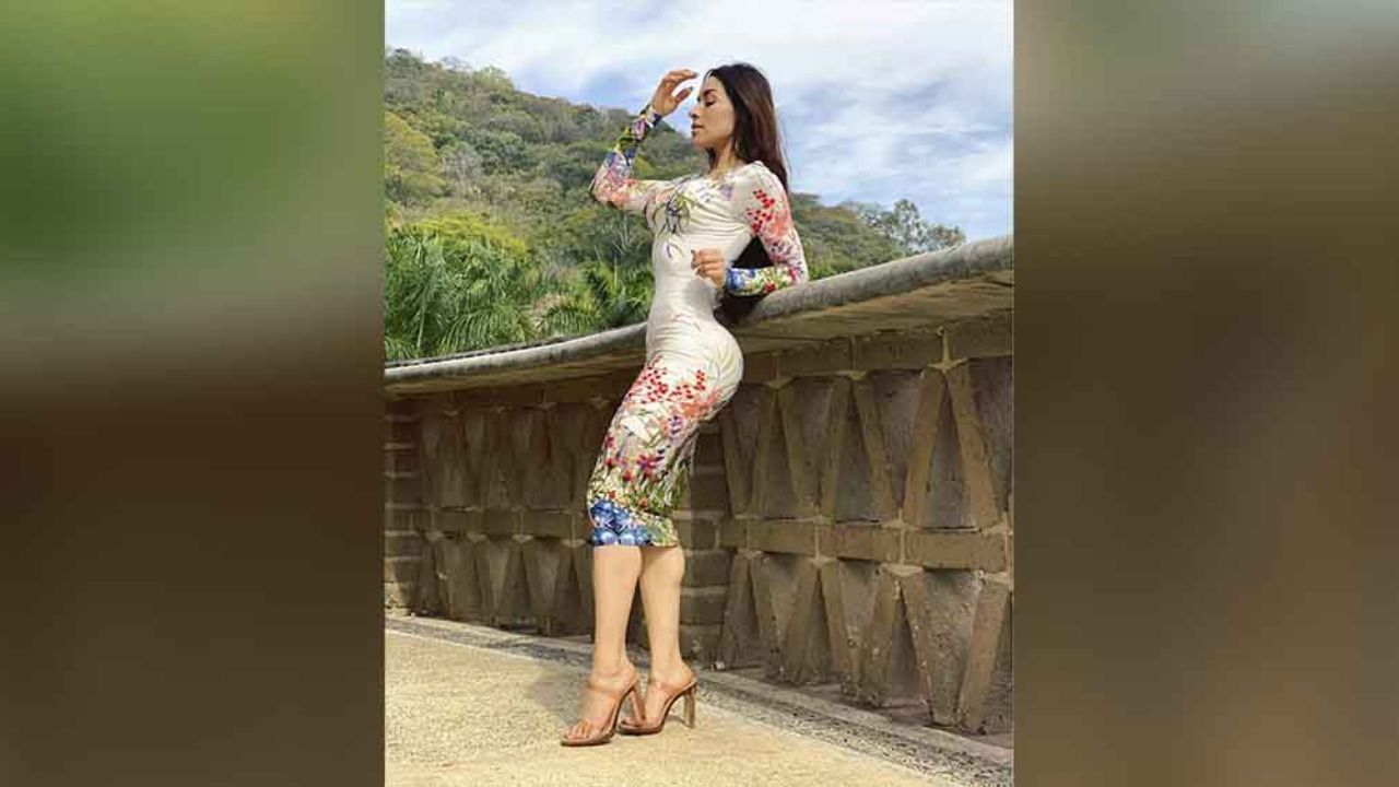 Desde su cuarto, Yuliett Torres se exhibe sin pantalón arriba de la cama